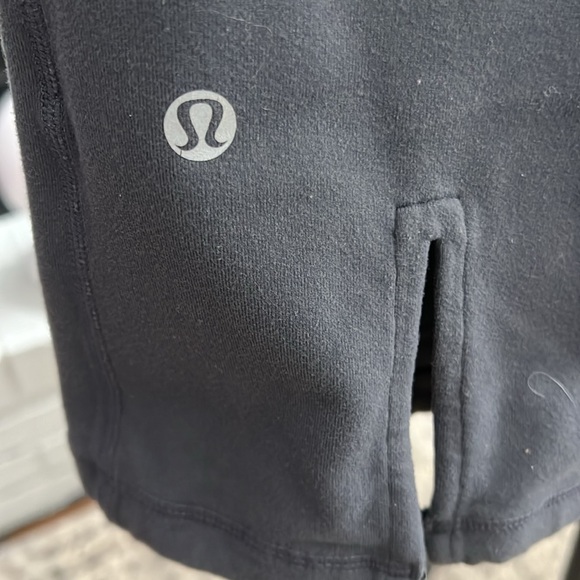 Like New Lululemon Gray Capri Leggings - Picture 4 of 7